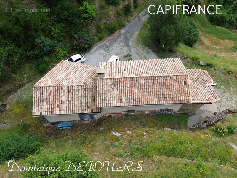 Maison à SAINT-SAUVEUR-DE-MONTAGUT