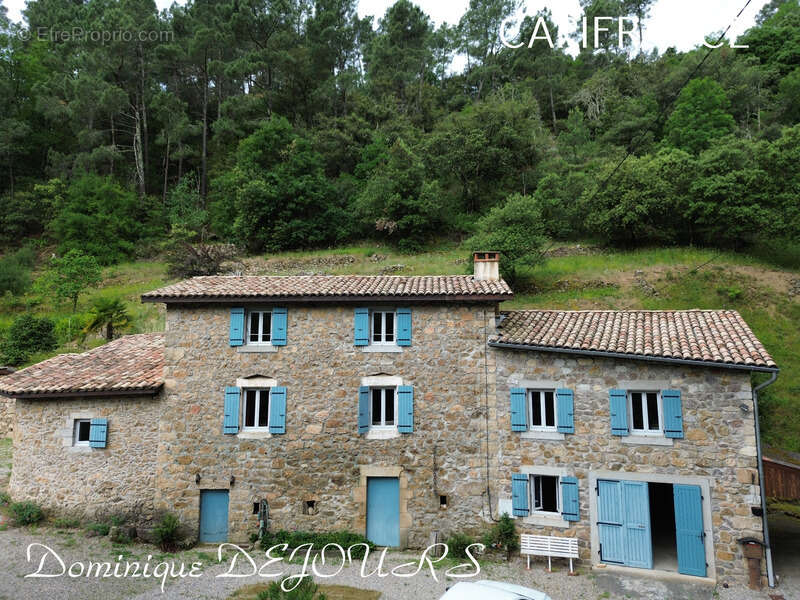 Maison à SAINT-SAUVEUR-DE-MONTAGUT