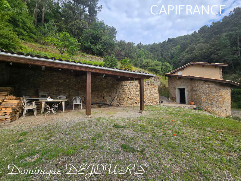 Maison à SAINT-SAUVEUR-DE-MONTAGUT