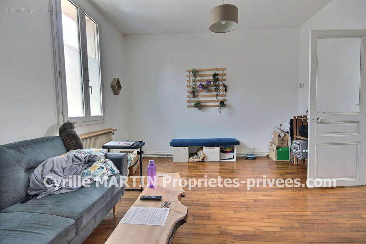 Appartement à SAINT-JEAN-DE-LA-RUELLE