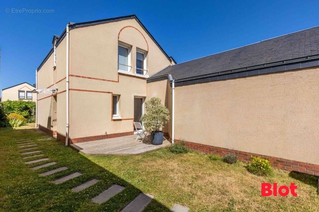 Maison à SAINT-JACQUES-DE-LA-LANDE