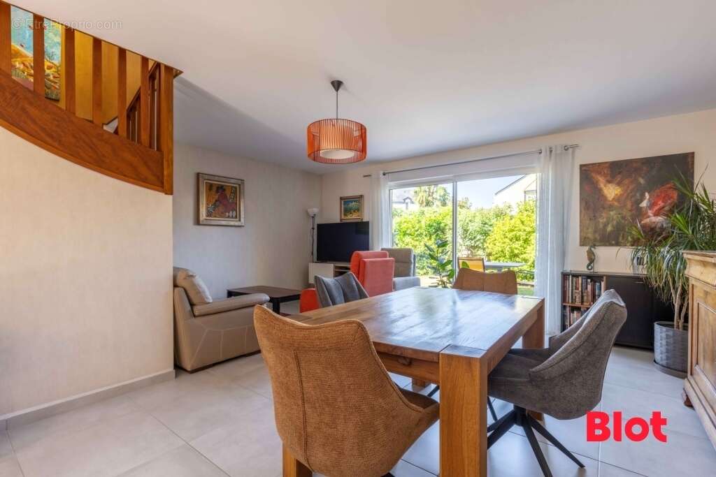 Maison à SAINT-JACQUES-DE-LA-LANDE