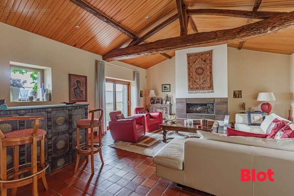 Maison à SAINT-JULIEN-DE-CONCELLES