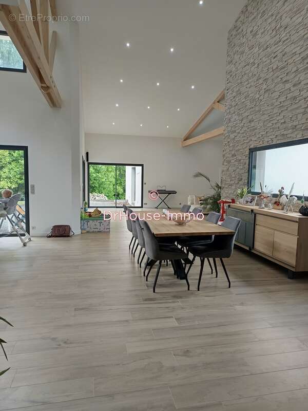 Maison à LOUVIGNE-DU-DESERT