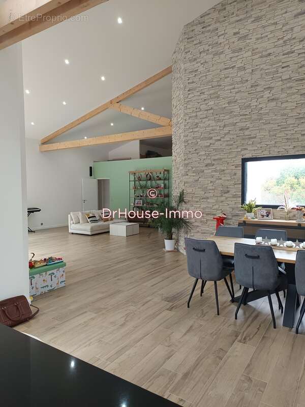 Maison à LOUVIGNE-DU-DESERT