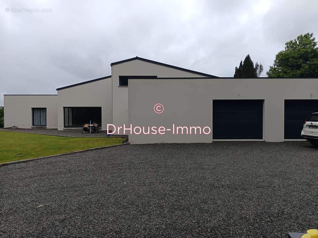 Maison à LOUVIGNE-DU-DESERT