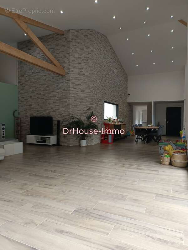 Maison à LOUVIGNE-DU-DESERT