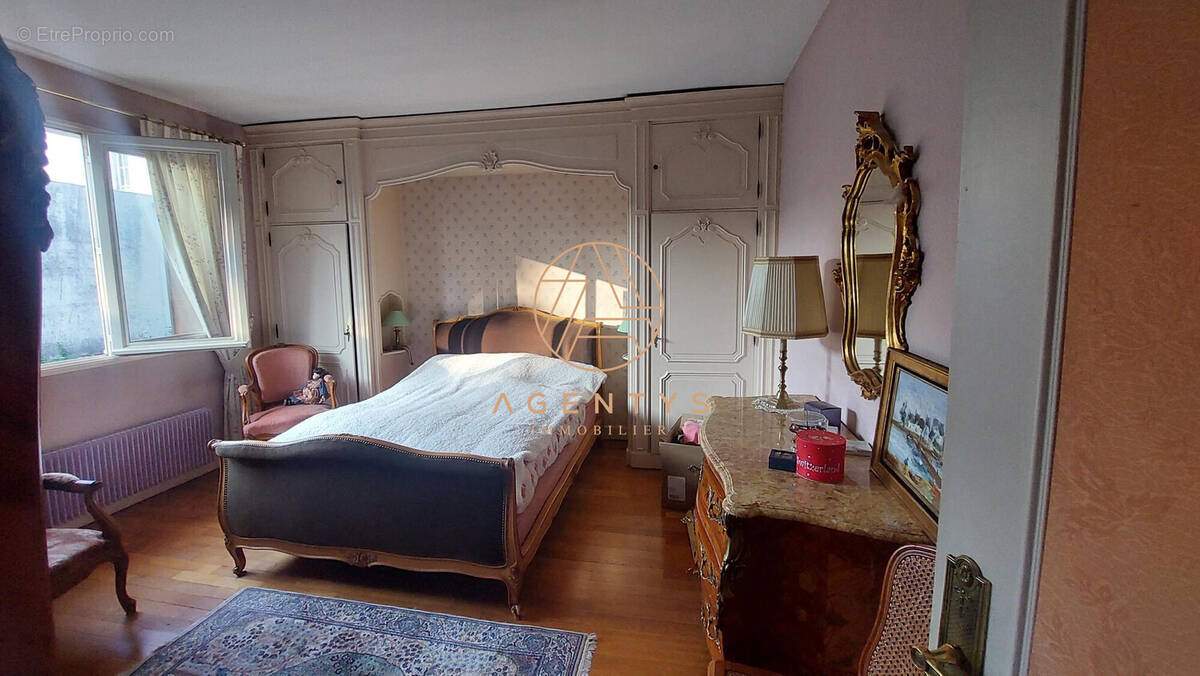 Maison à SAINT-MAUR-DES-FOSSES