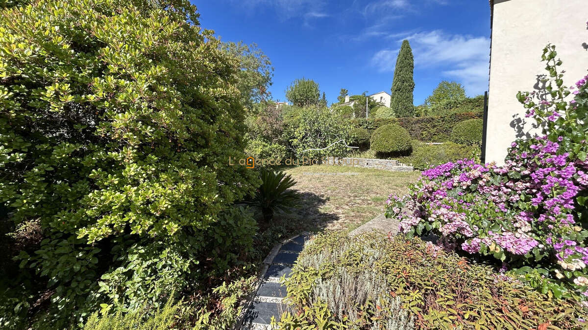 Maison à SAINT-CLEMENT-DE-RIVIERE