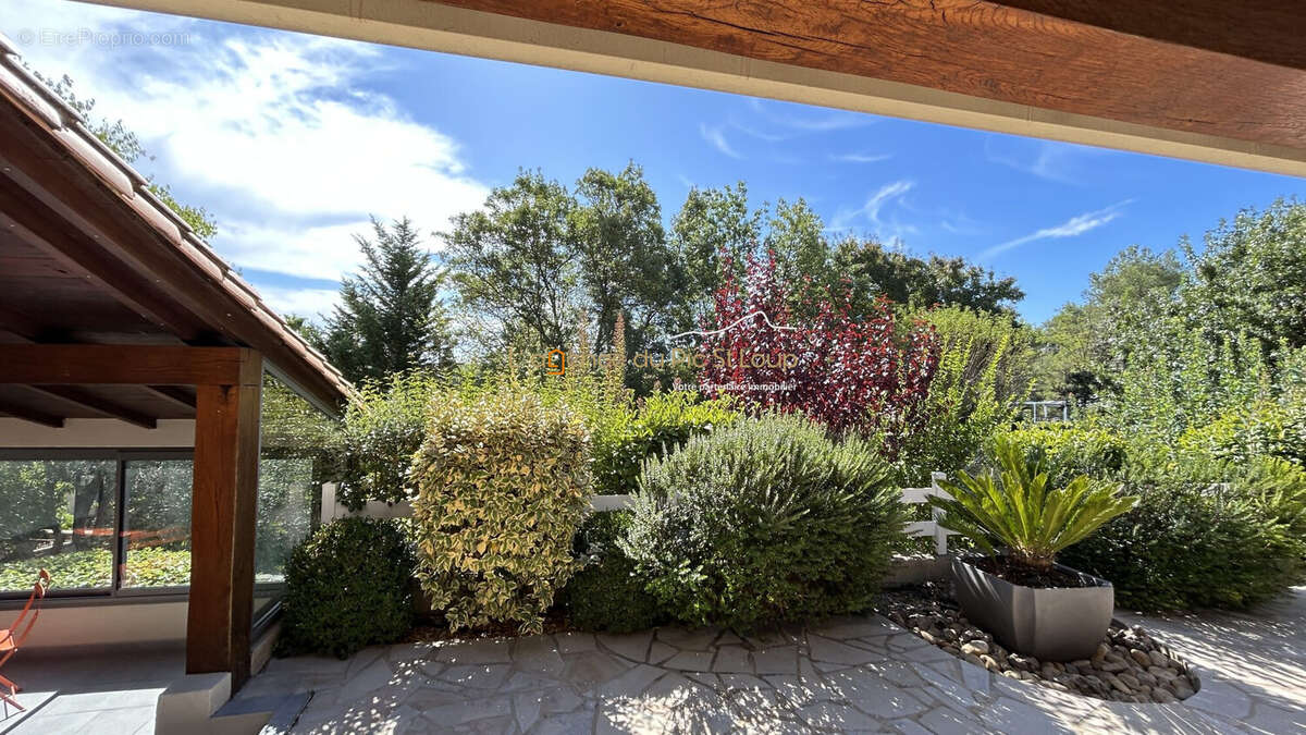 Maison à SAINT-CLEMENT-DE-RIVIERE