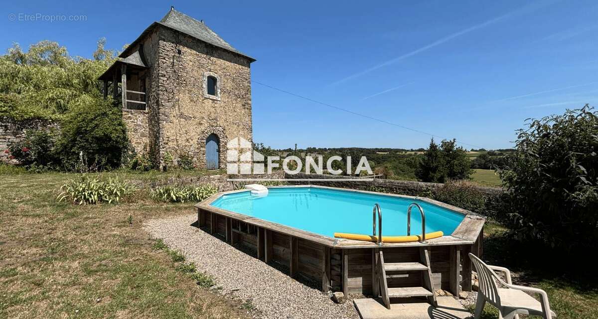 Maison à SAINT-JEAN-SUR-ERVE