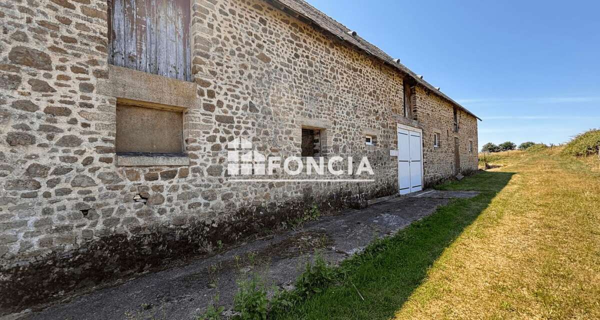 Maison à SAINT-JEAN-SUR-ERVE