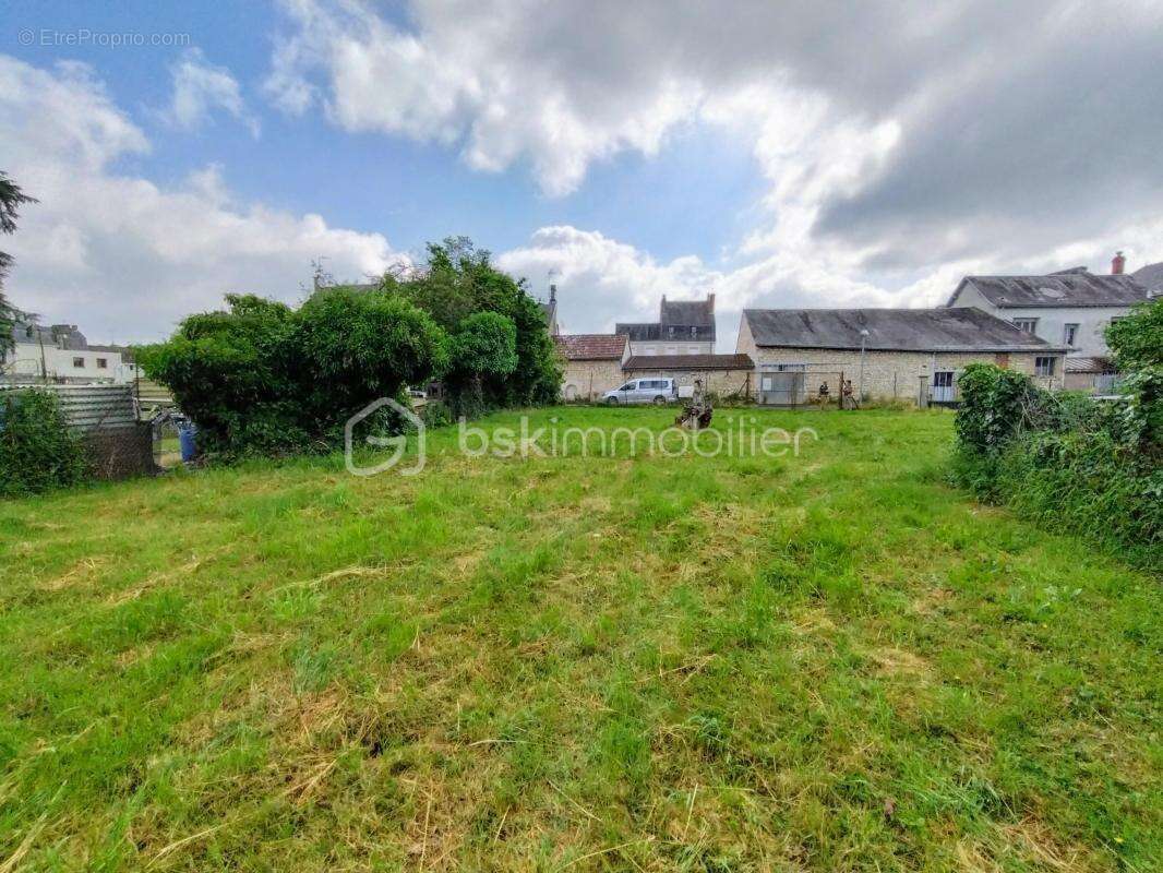 Terrain à LES ORMES