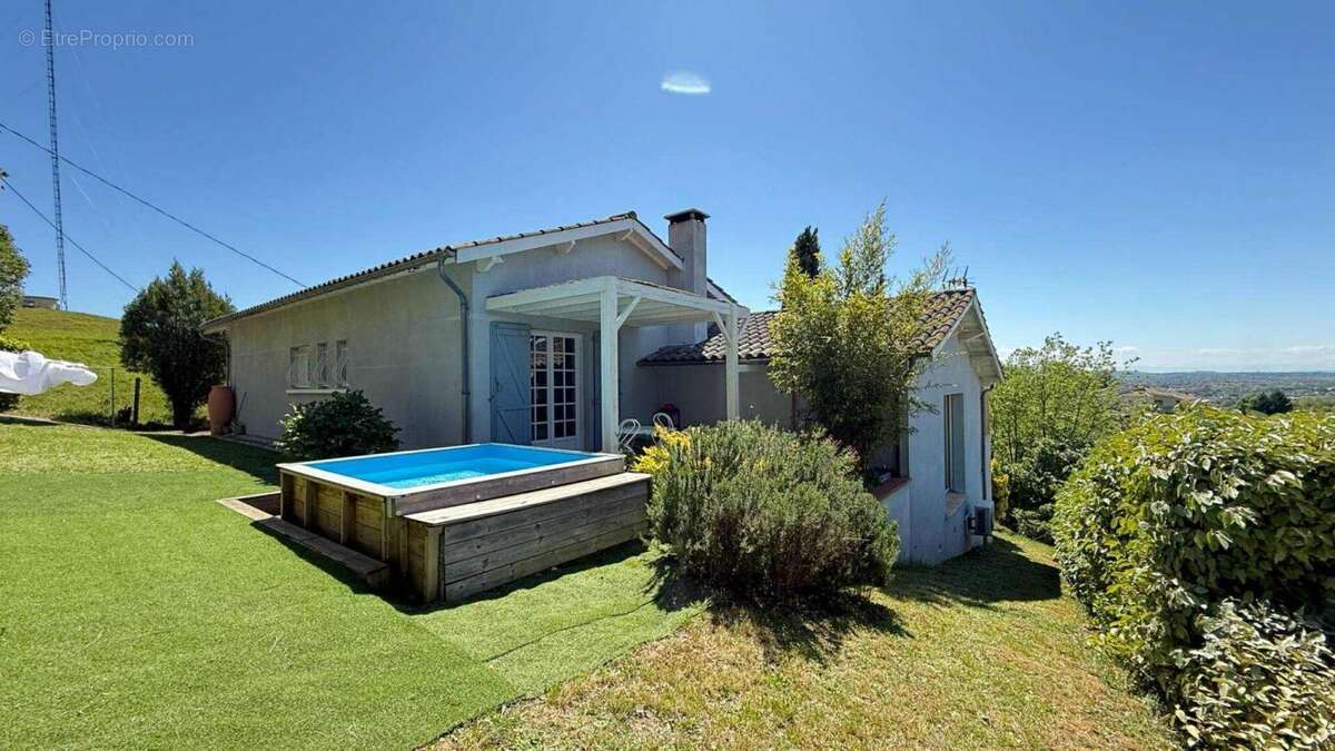 Maison à LACROIX-FALGARDE