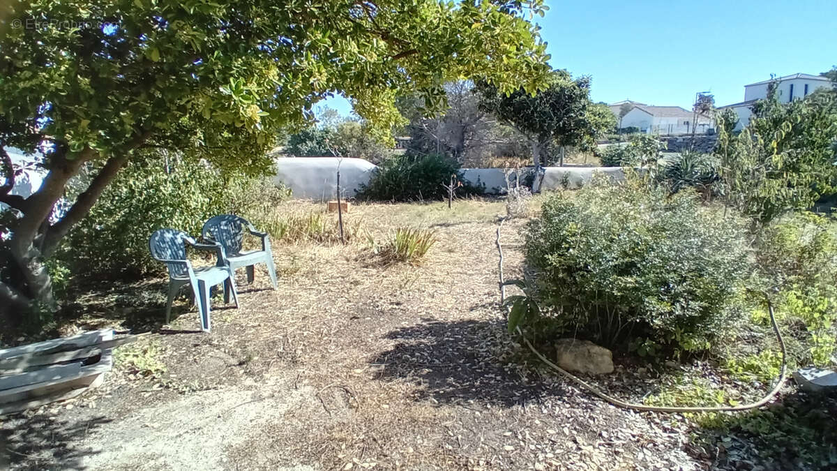 Terrain à SALLES-D&#039;AUDE
