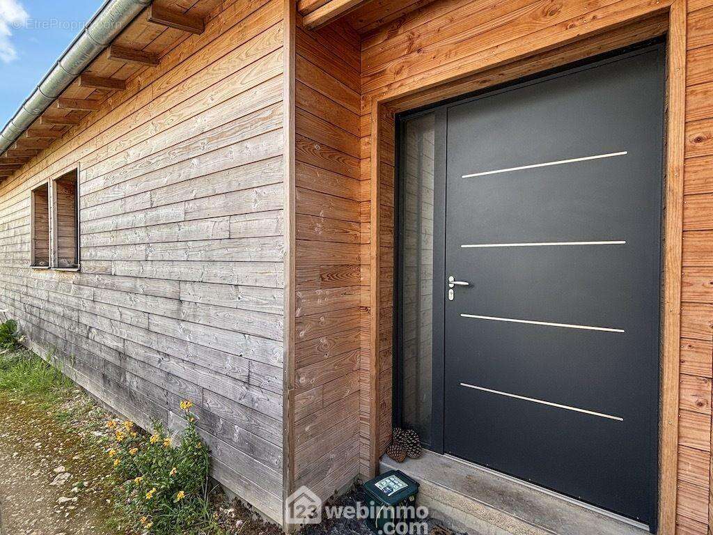 Entrée par l&#039;agrandissement, - Maison à SAINT-GEORGES-LES-BAILLARGEAUX