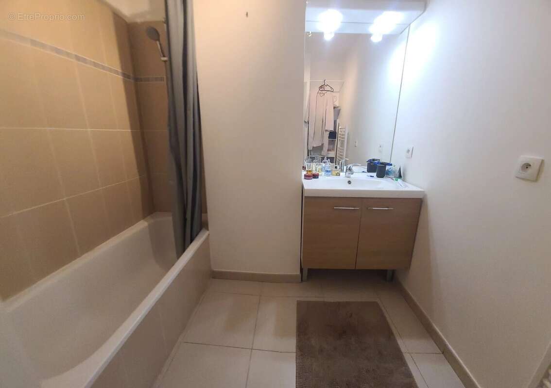 Appartement à VALLAURIS