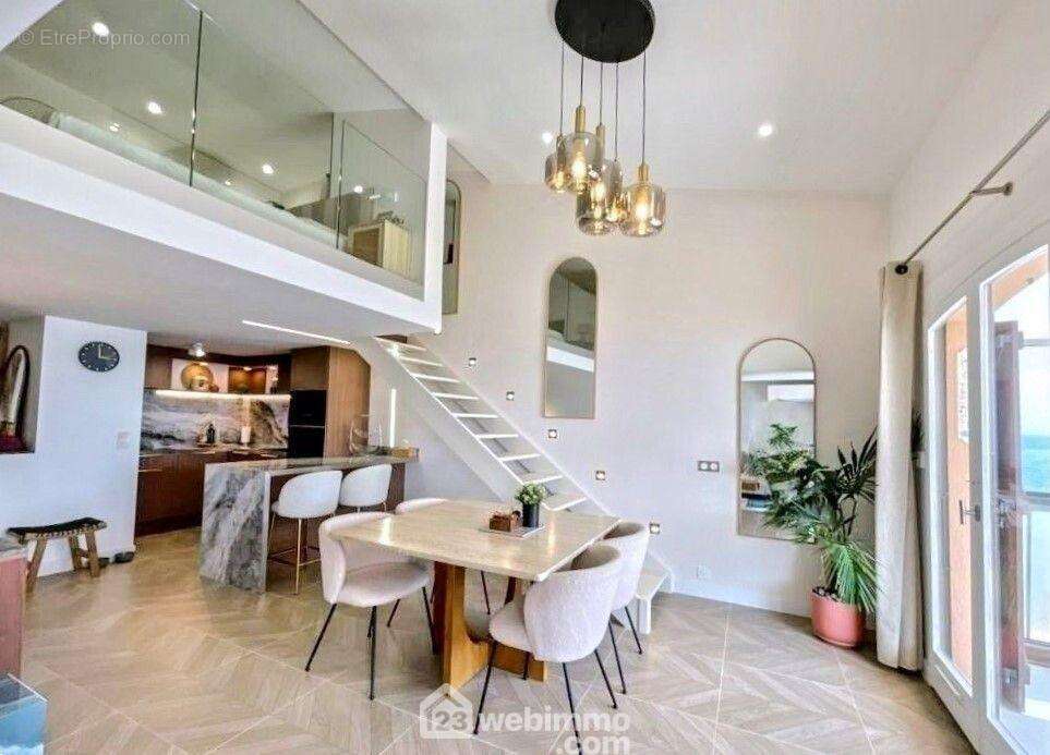 Volumes généreux et élégance contemporaine - Appartement à SAINTE-MAXIME