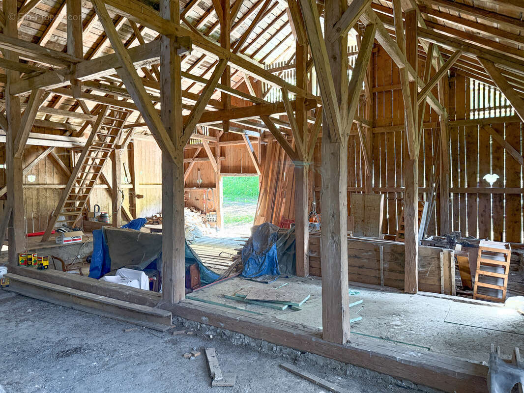 Maison à LA RIVIERE-ENVERSE