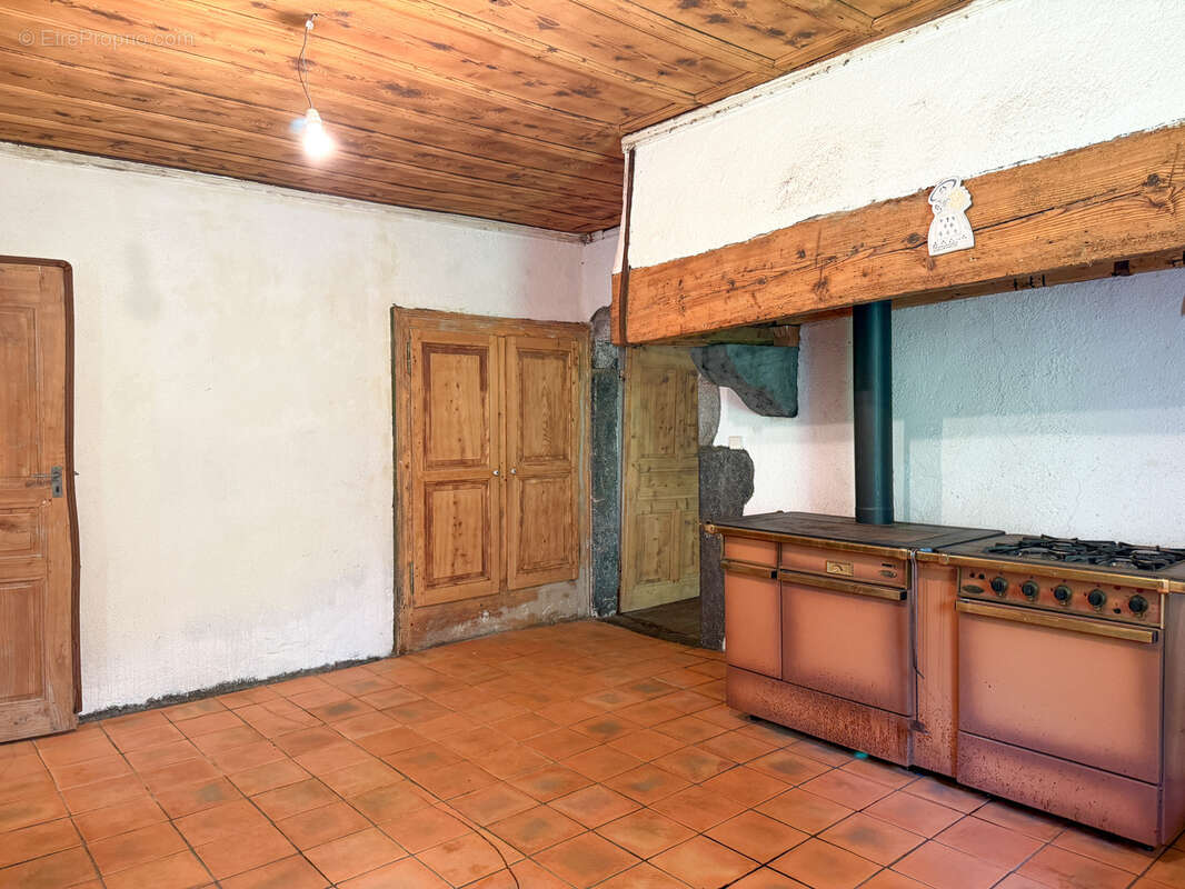 Maison à LA RIVIERE-ENVERSE