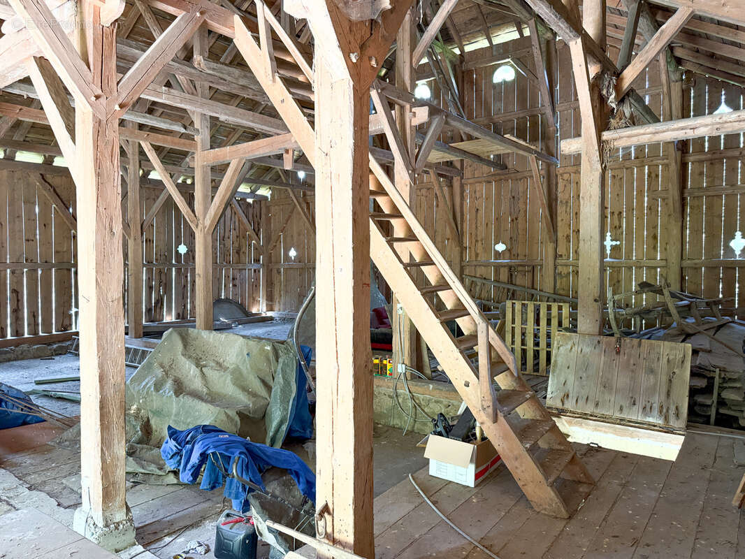 Maison à LA RIVIERE-ENVERSE