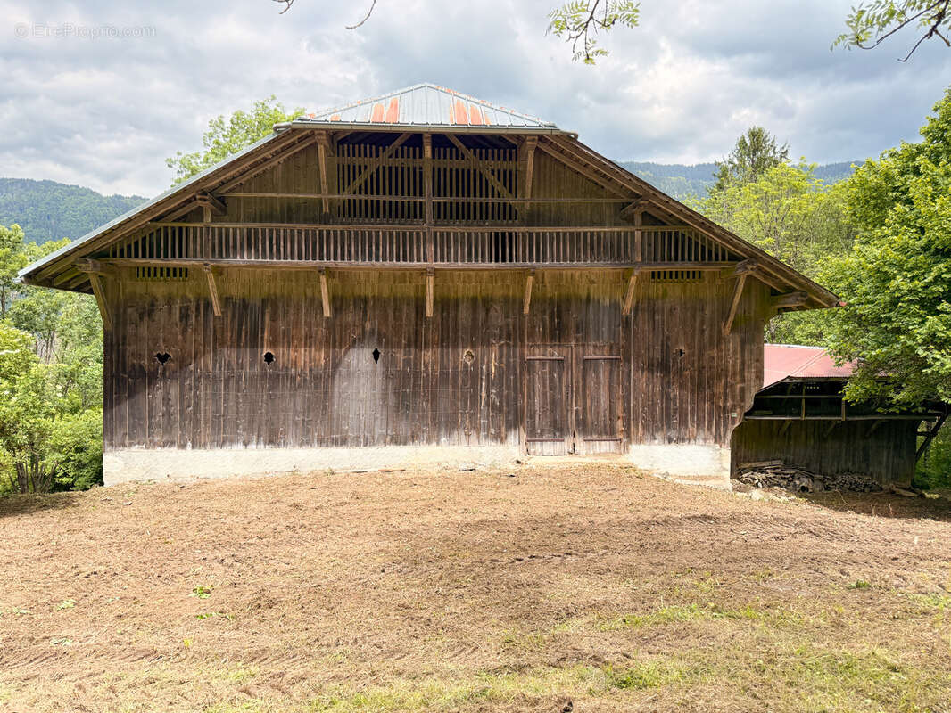 Maison à LA RIVIERE-ENVERSE