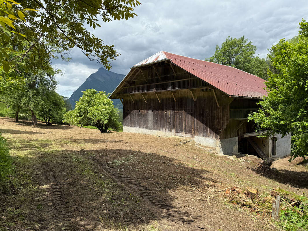 Maison à LA RIVIERE-ENVERSE
