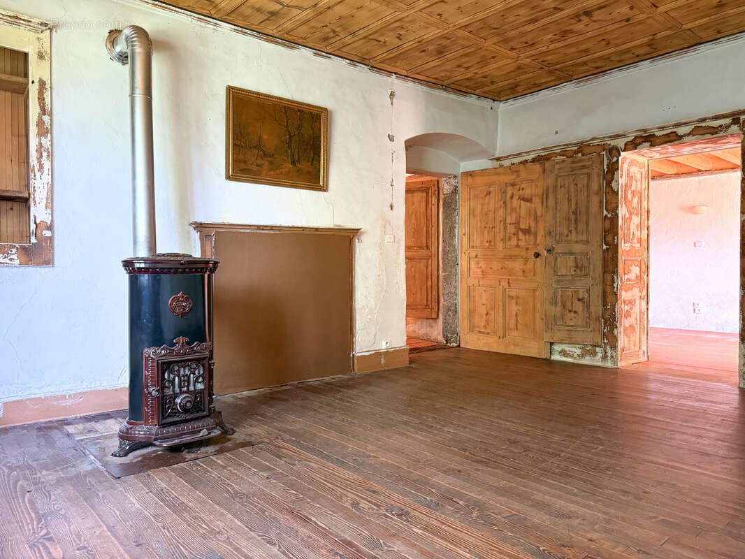 Maison à LA RIVIERE-ENVERSE