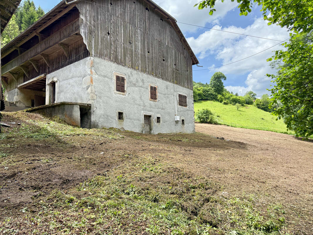 Maison à LA RIVIERE-ENVERSE