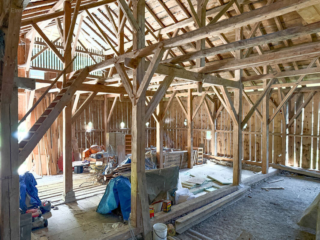 Maison à LA RIVIERE-ENVERSE