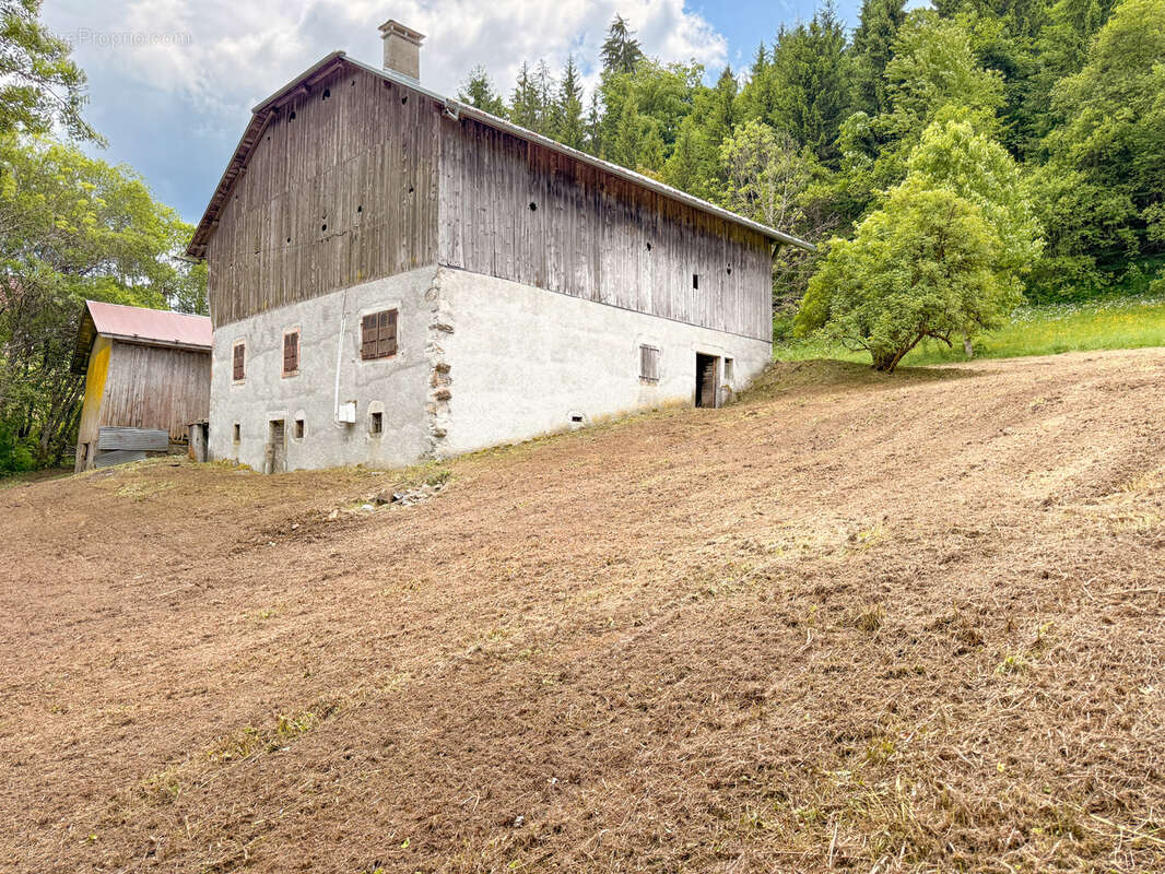 Maison à LA RIVIERE-ENVERSE