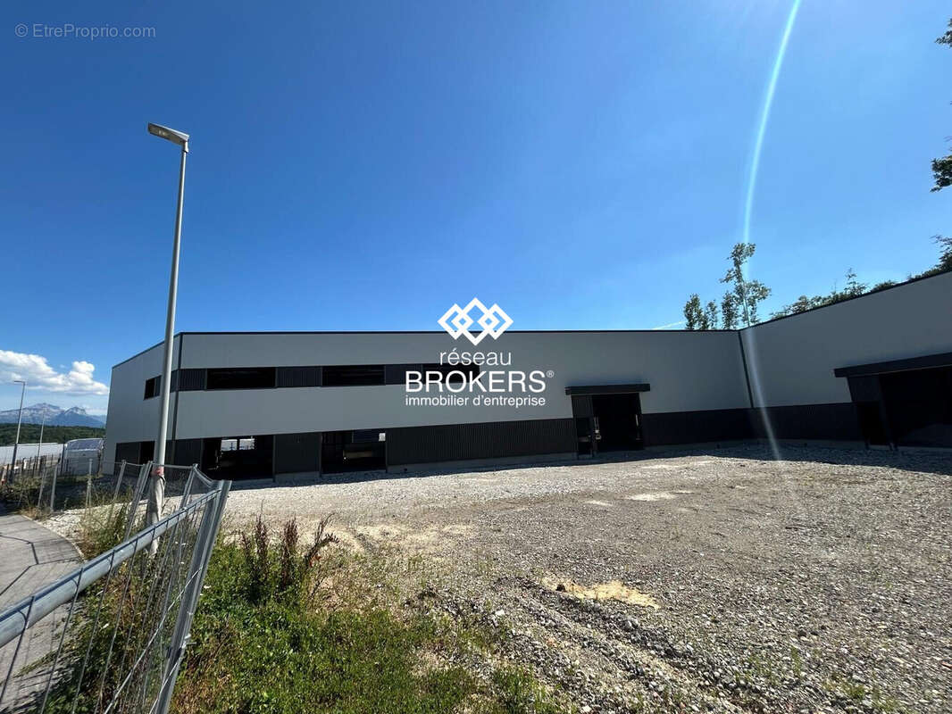 Commerce à ALLONZIER-LA-CAILLE