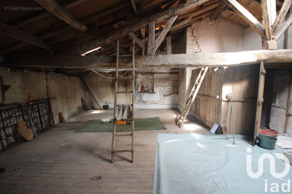 Photo 1 - Maison à NEUVICQ-LE-CHATEAU