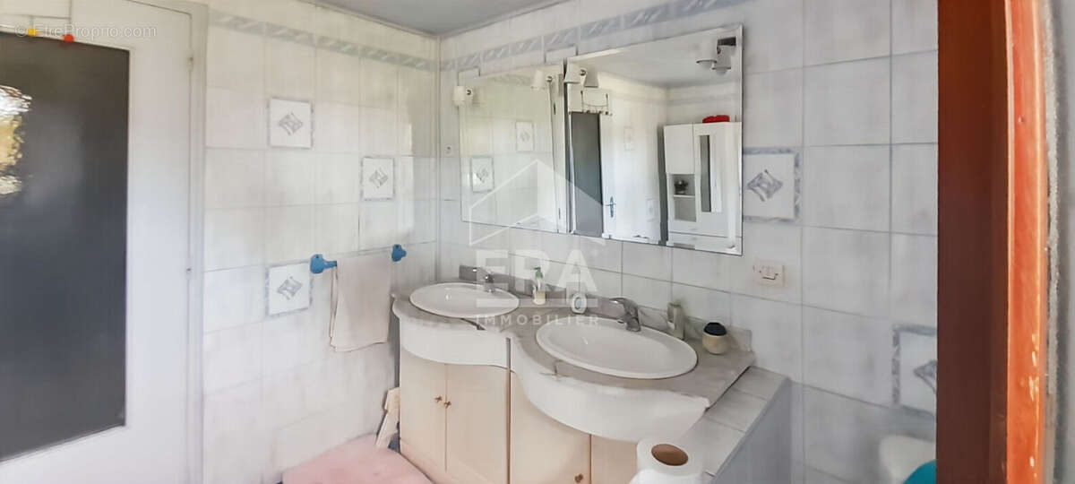 Maison à SAINT-ETIENNE-DU-GRES