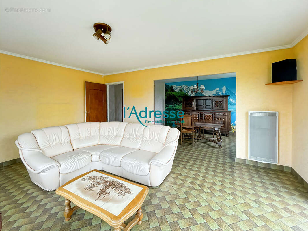 Maison à MONTREVAULT