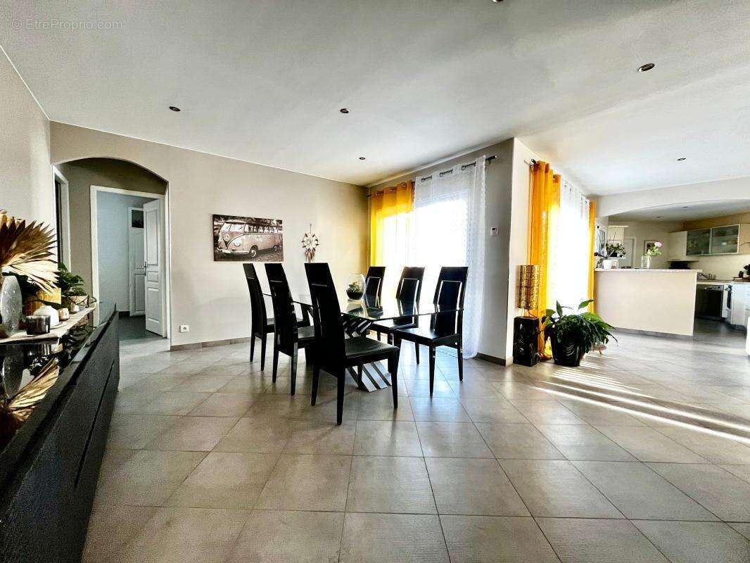 Maison à SAINT-ROGATIEN