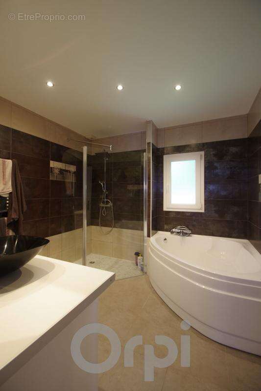 Maison à SAINT-ROGATIEN