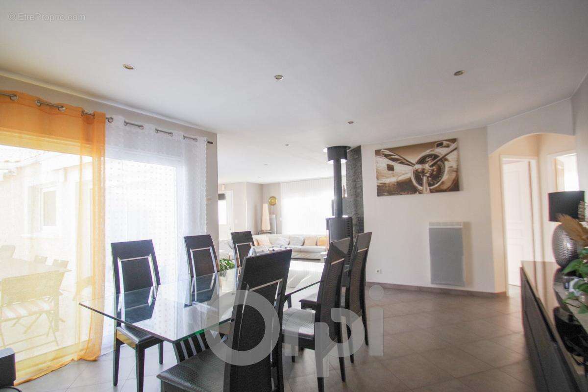 Maison à SAINT-ROGATIEN