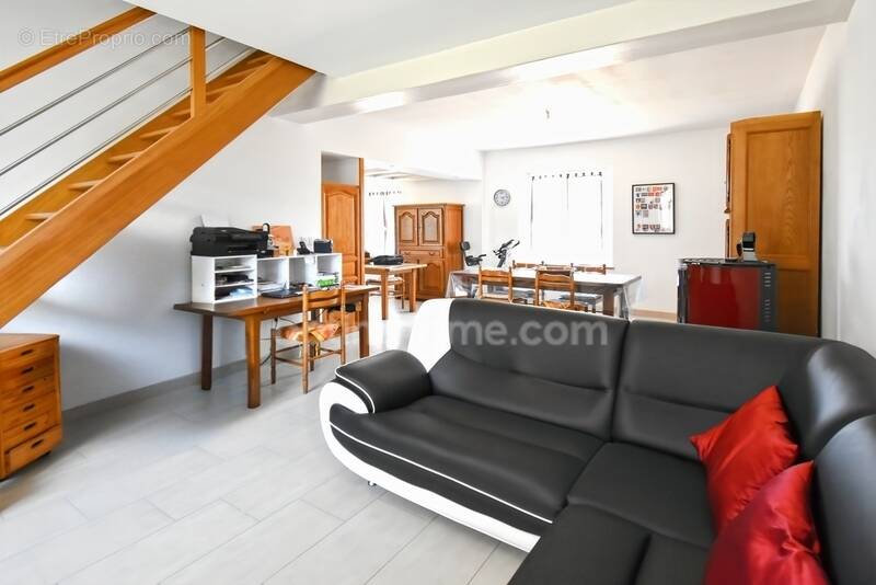 Maison à TREMBLAY-LES-VILLAGES