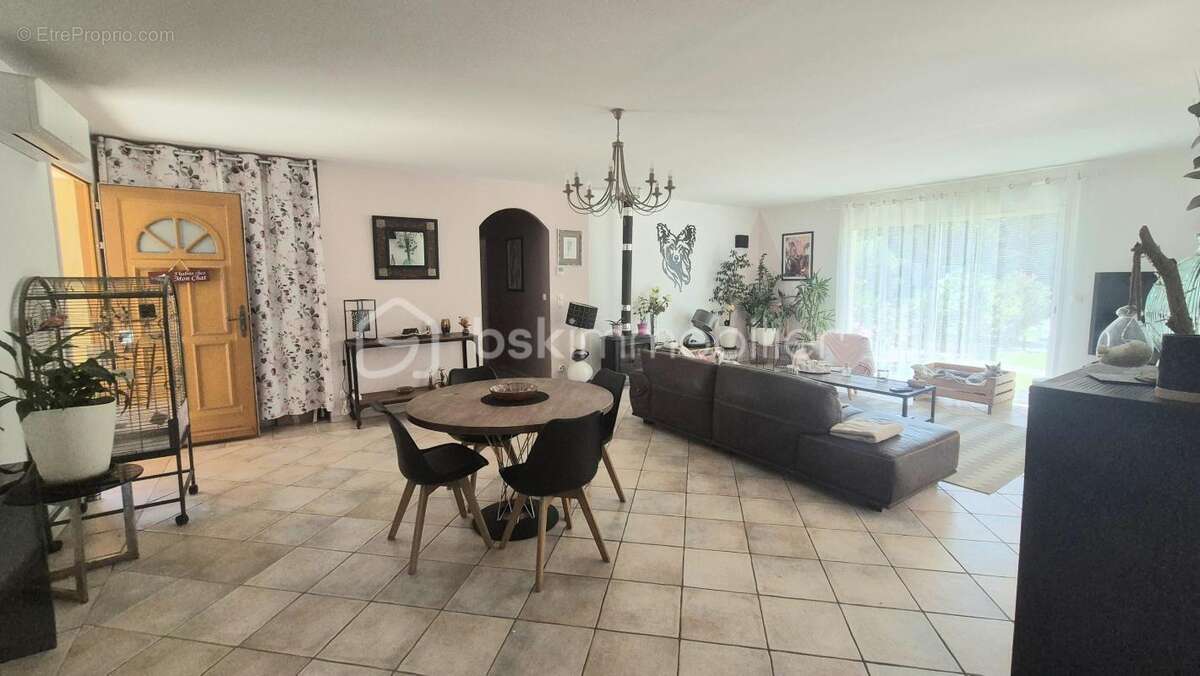 Maison à BESSE-SUR-ISSOLE