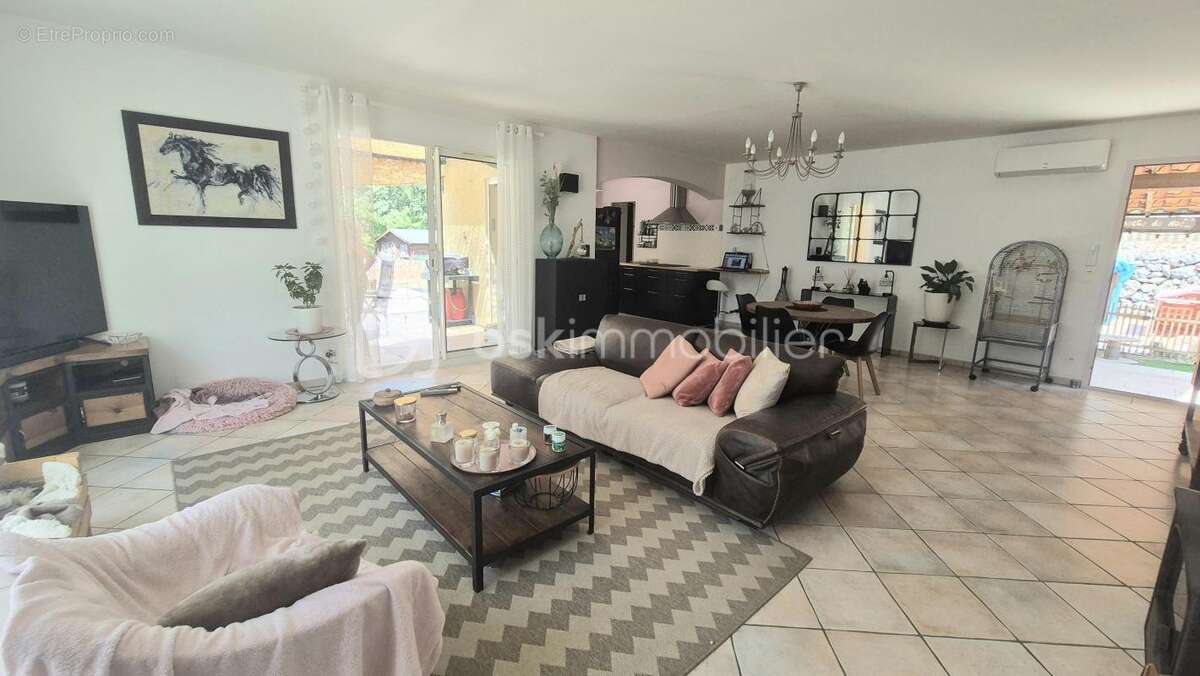 Maison à BESSE-SUR-ISSOLE