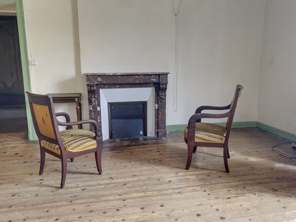 Maison à MANZAC-SUR-VERN