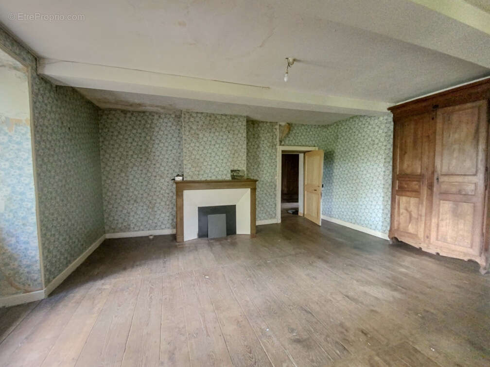 Maison à MANZAC-SUR-VERN