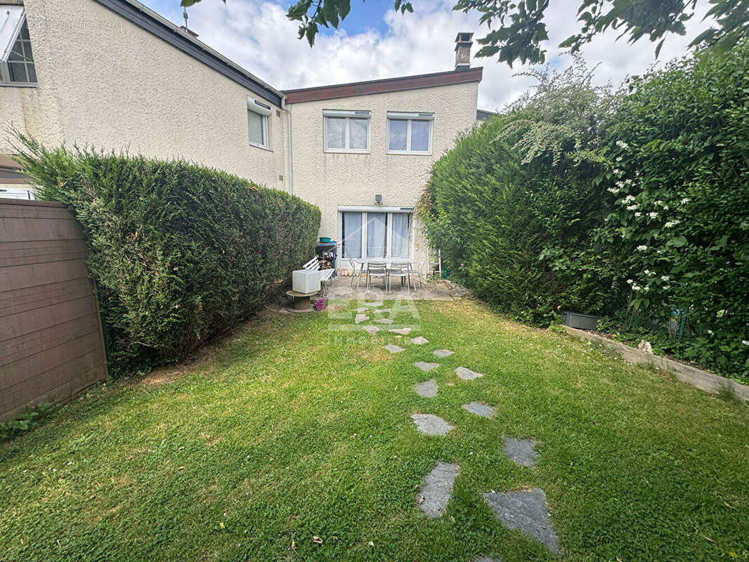 Maison à VILLIERS-LE-BACLE