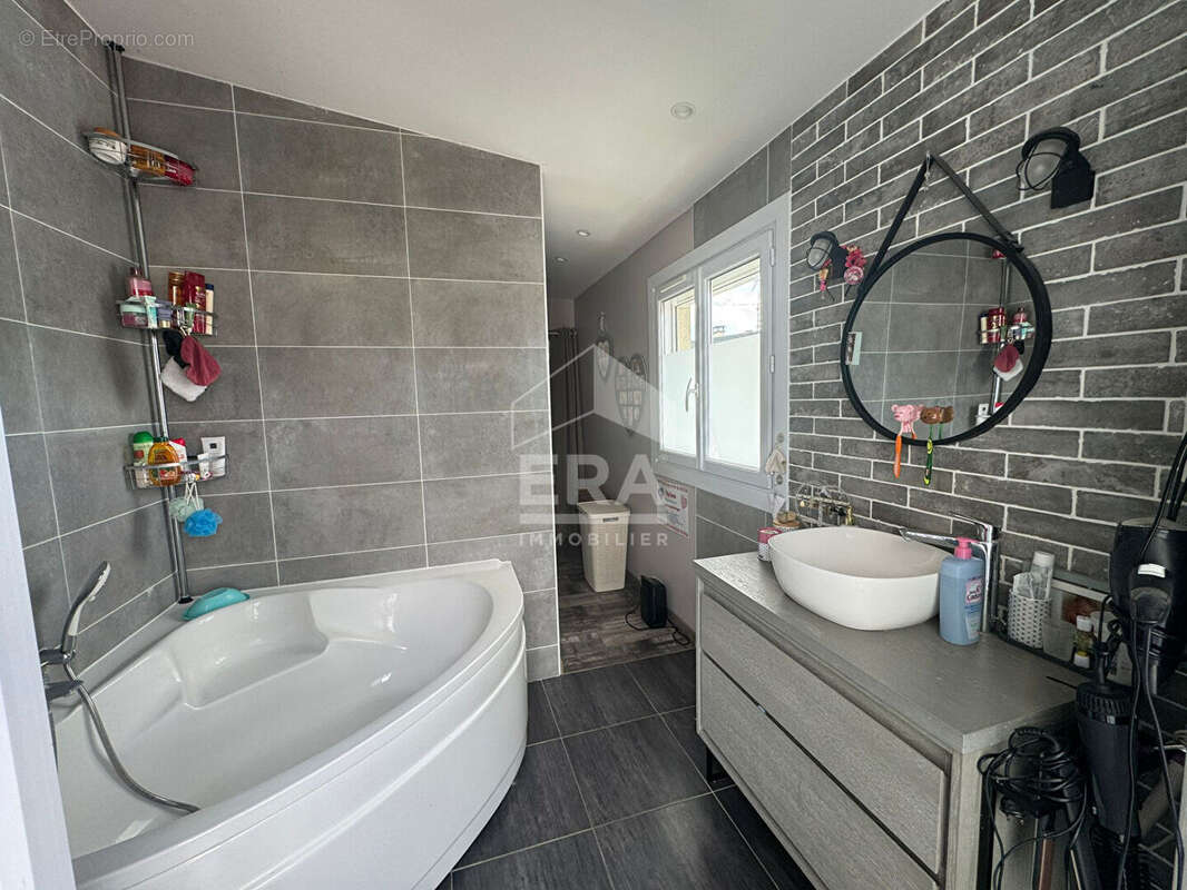 Maison à VILLIERS-LE-BACLE