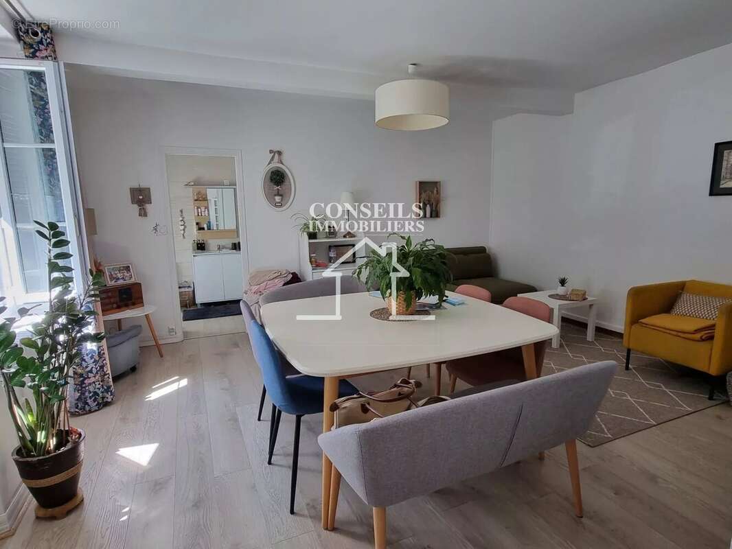 Maison à SAINT-JULIEN-DU-SAULT