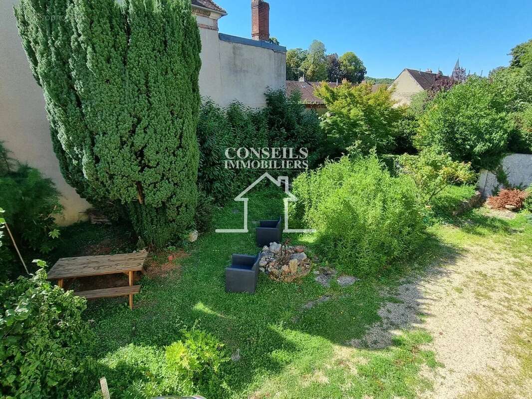 Maison à SAINT-JULIEN-DU-SAULT