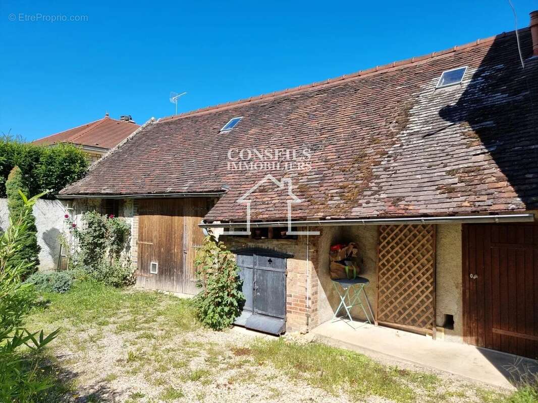 Maison à SAINT-JULIEN-DU-SAULT