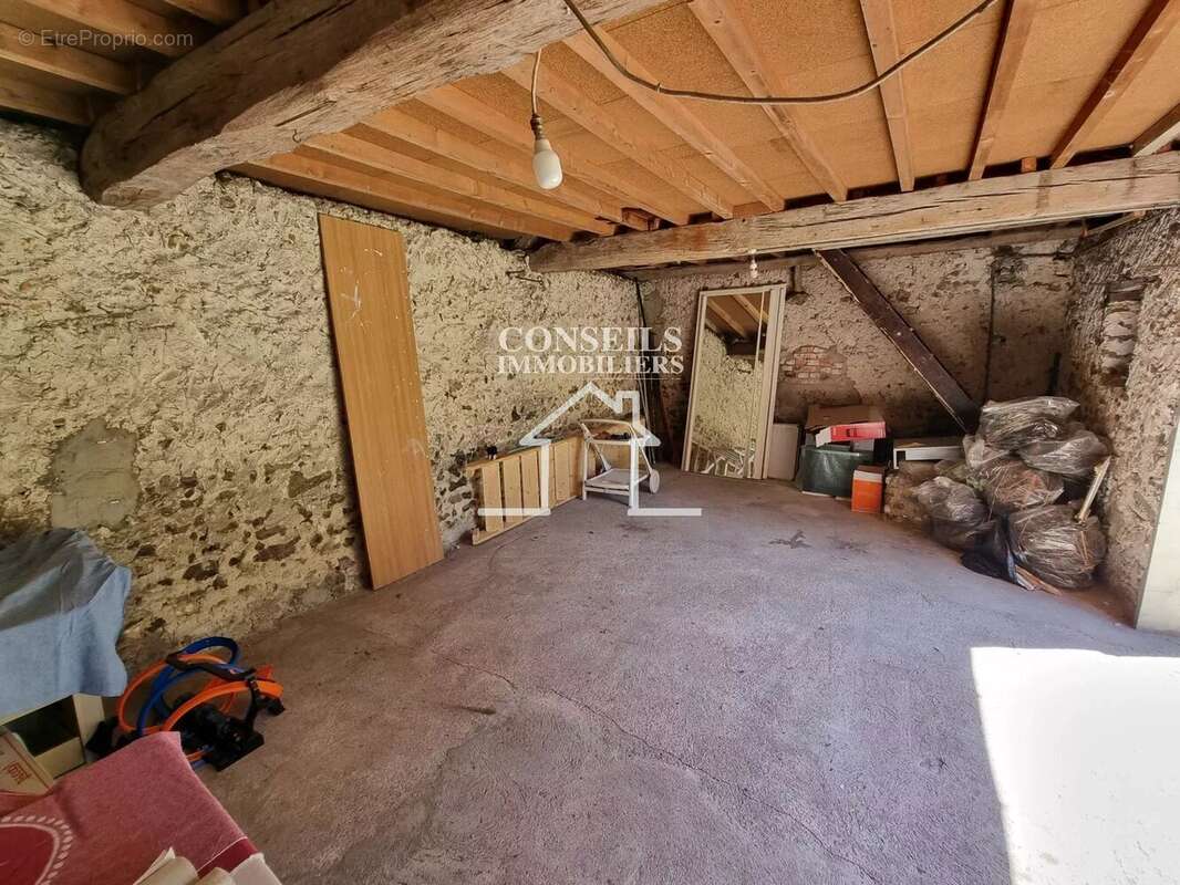 Maison à SAINT-JULIEN-DU-SAULT