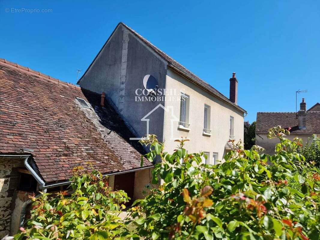 Maison à SAINT-JULIEN-DU-SAULT